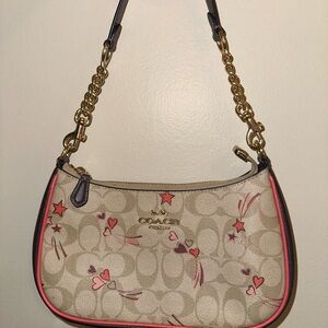 Teri shoulder bag in signature canvas with heart and star print